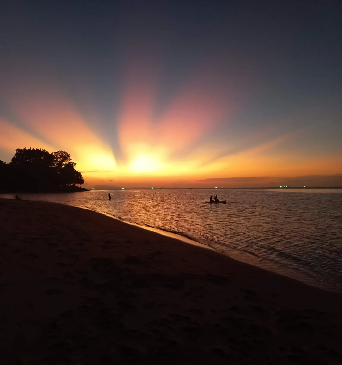 Pôr do sol no mar de Koh Samui