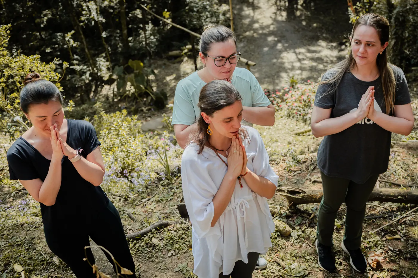 Mulheres em vivência em grupo ao ar livre